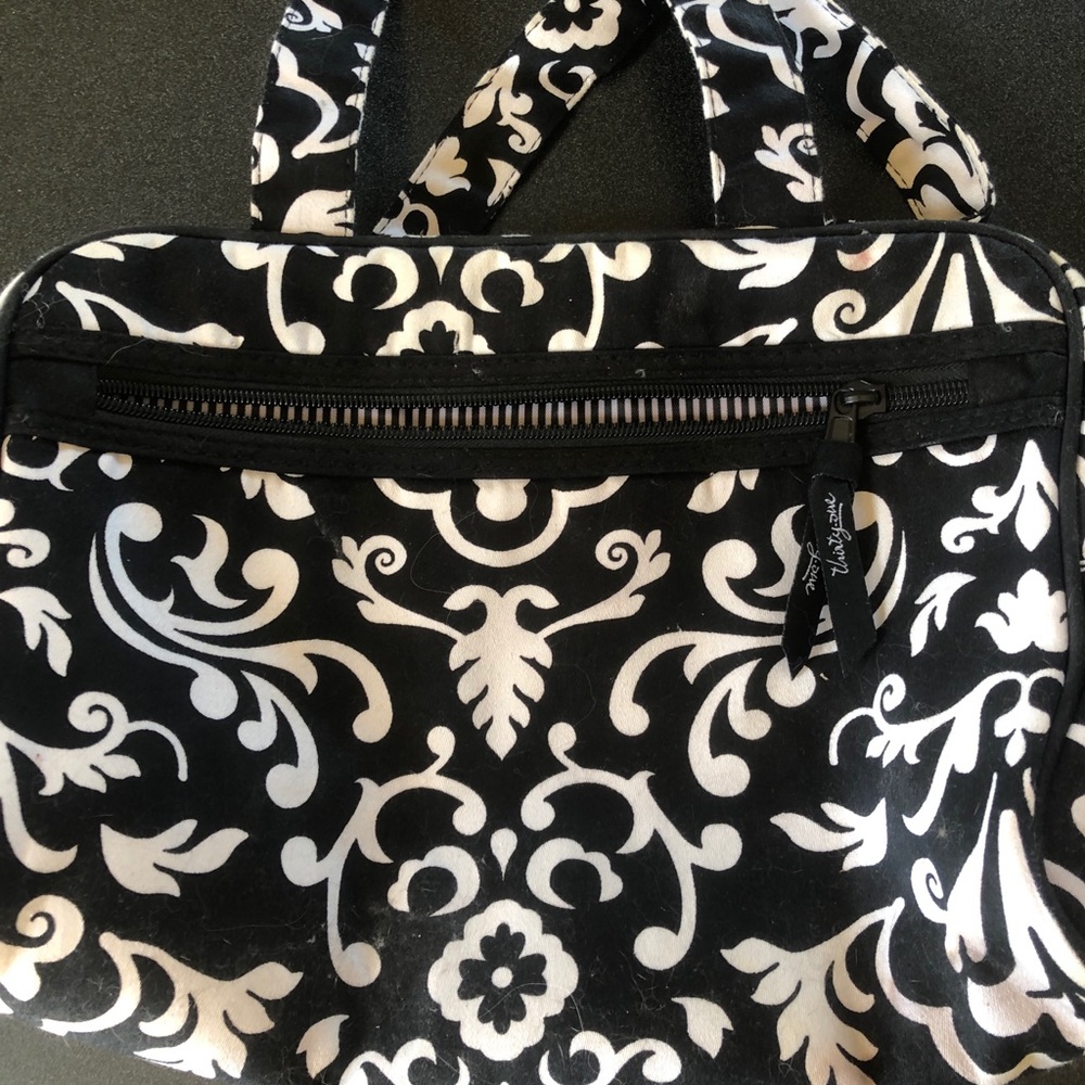 BLACK AND WHITE PATTERNED BAG